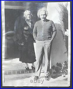 1931 Photo Type 1-Dr. Albert Einstein With Wife At Home Mt. Wilson Observatory