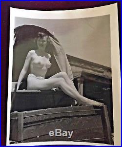 7 Vintage 1950s Female Black & White Nude Photographs & Negatives -Betty Page