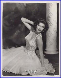 Ava Gardner (1940s) Cheesecake Stylish Pose Hollywood beauty Photo K67