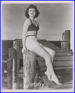 Ava Gardner (1940s)? Seductive Leggy Cheesecake Swimsuit Vintage Photo K 253