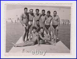 Awesome Muscle Guys Few Men withTrunks Swimmers Gay Int. Vintage Orig Photo 62466