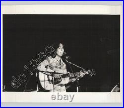 Beloved SINGER Songwriter JOAN BAEZ in Concert VINTAGE 1960s Press Photo