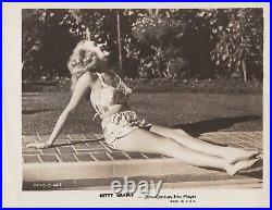Betty Grable (1940s)? Leggy Cheesecake Seductive Alluring Vintage Photo K 255