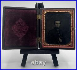 CIRCA 1860s CASED 1/9th PLATE TINTYPE WOUNDED CIVIL WAR UNION SOLDIER IN UNIFORM
