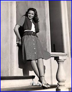 Gene Tierney (1940s)? Original Vintage Beauty Leggy Cheesecake Photo K 348