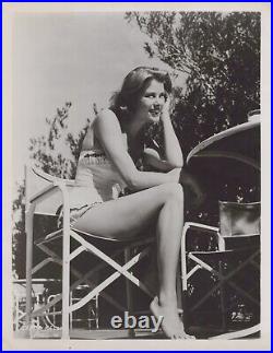 Grace Kelly (1950s) Sexy Leggy Cheesecake Hollywood beauty Vintage Photo K 152