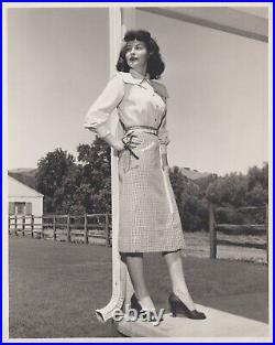 HOLLYWOOD BEAUTY AVA GARDNER STYLISH POSE STUNNING PORTRAIT 1950s Photo C33