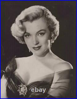 HOLLYWOOD BEAUTY MARILYN MONROE STYLISH POSE STUNNING PORTRAIT 1950s Photo C33