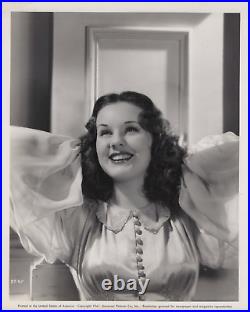 Hollywood Beauty DEANNA DURBIN 1941 STYLISH POSE STUNNING PORTRAIT Photo 703