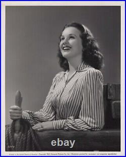 Hollywood Beauty DEANNA DURBIN 1941 STYLISH POSE STUNNING PORTRAIT Photo 703