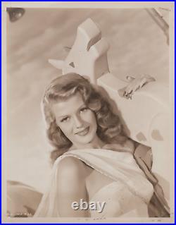 Hollywood Beauty RITA HAYWORTH 1940s STYLISH POSE STUNNING PORTRAIT Photo 703