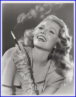 Hollywood Beauty RITA HAYWORTH 1940s STYLISH POSE STUNNING PORTRAIT Photo 703