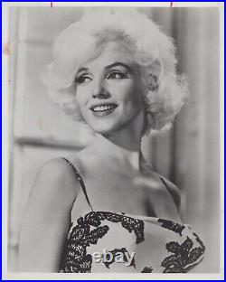Marilyn Monroe (1950s) Hollywood beauty Alluring Pose Vintage Photo K 89