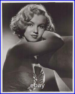 Marilyn Monroe (1960s)? Hollywood Beauty Stunning Portrait Beauty Photo K 396