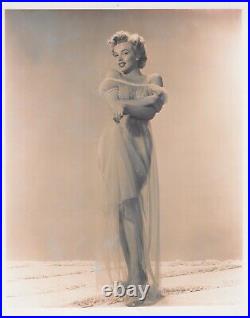 Marilyn Monroe (1970s)? Bombshell Chessecake Alluring Pose Vintage Photo K 152