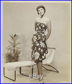 NATALIE WOOD Wearing a Nice Flower Dress Original Vintage Photo Portrait 1950's