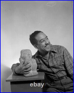 Photo vintage Gordon Parks Portrait of Langston Hughes 1943