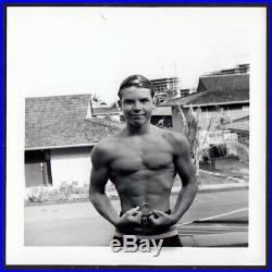 RIPPED SMUG SUBURBAN ADONIS MUSCLE MAN FLEXES HARD 1950s VINTAGE PHOTO gay