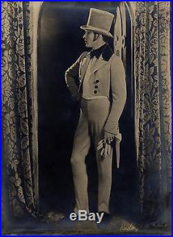 RUDOLPH VALENTINO / THE EAGLE (1925) Vtg orig oversize dbl wt still top hat, tux