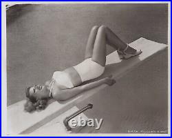 Rita Hayworth (1950s)? Stunning Leggy Cheesecake Beauty Vintage Photo K 396