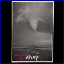 SHOCKING HURRICANE DISASTER TWISTER in SKY & FARMER WATCHES 1930s VINTAGE PHOTO