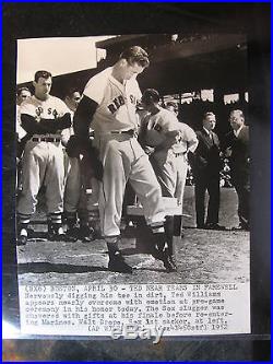 Vintage 1952 Ted Williams B/W 6 1/2 x 8 1/2 Wire Photo Boston Red Sox