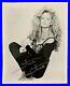 Vintage-Farrah-Fawcett-Autographed-In-Silver-8-x-10-Black-and-White-Photo-01-zwr