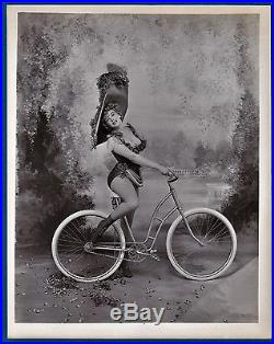 Vintage large photo Marylin Monroe by Avedon Life magazine cycle wheel foto 1958