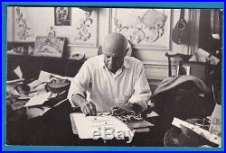Vintage photo artist cubist surrealist painter Pablo Picasso drawing foto c 1965