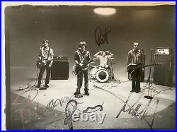 Weezer autographed Photo Rivers Cuomo, Matt Sharp, Patrick Wilson, Brian Bell